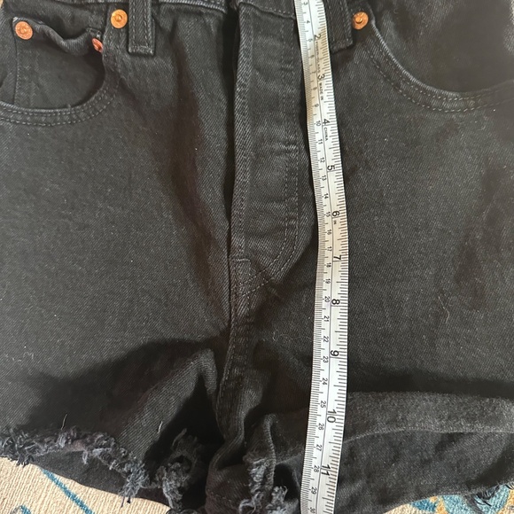 Kids Levis size 23 cutoff shorts *Measurements in photos - Picture 4 of 6